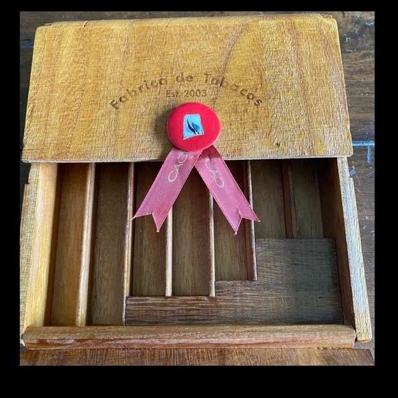 Cigar BOX STORAGE CASE - Picture 1 of 7